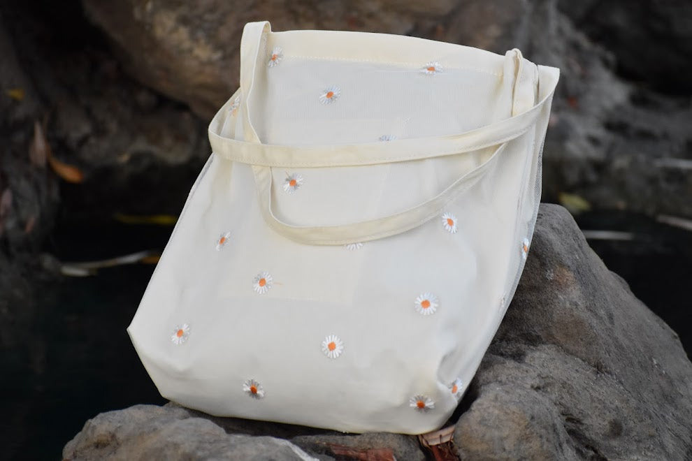 Girls' Straw Daisy Crossbody Bag Acrylic Chain - Art Class™ Off-white :  Target